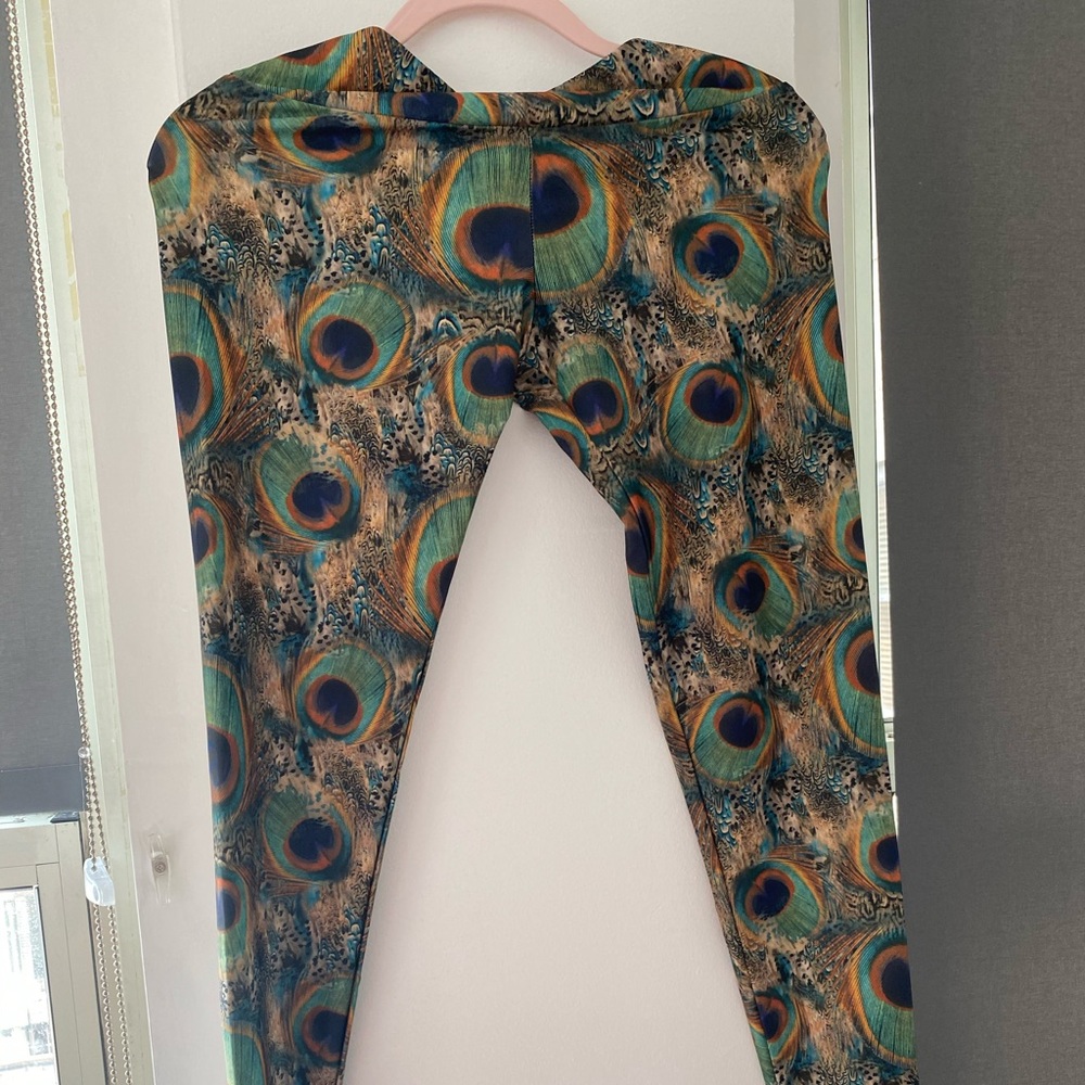 Onzie peacock leggings! Great condition